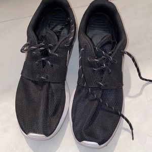 Nike Roshes size 10